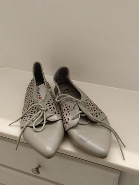 Head Over Heels Pointed Lace-Up Flats in Light Gray